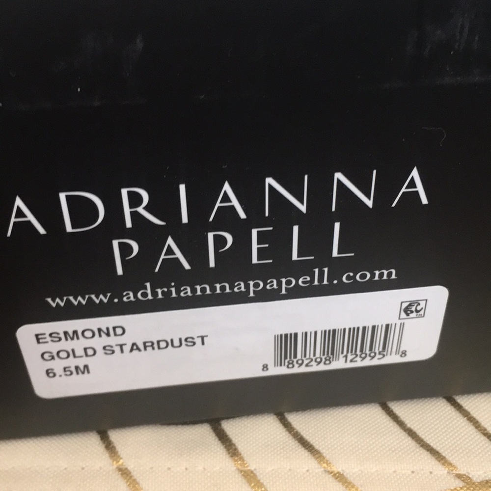 💕🎉Adrianna Papell Glamorous Gold Shoes🎉💕 - Picture 6 of 7